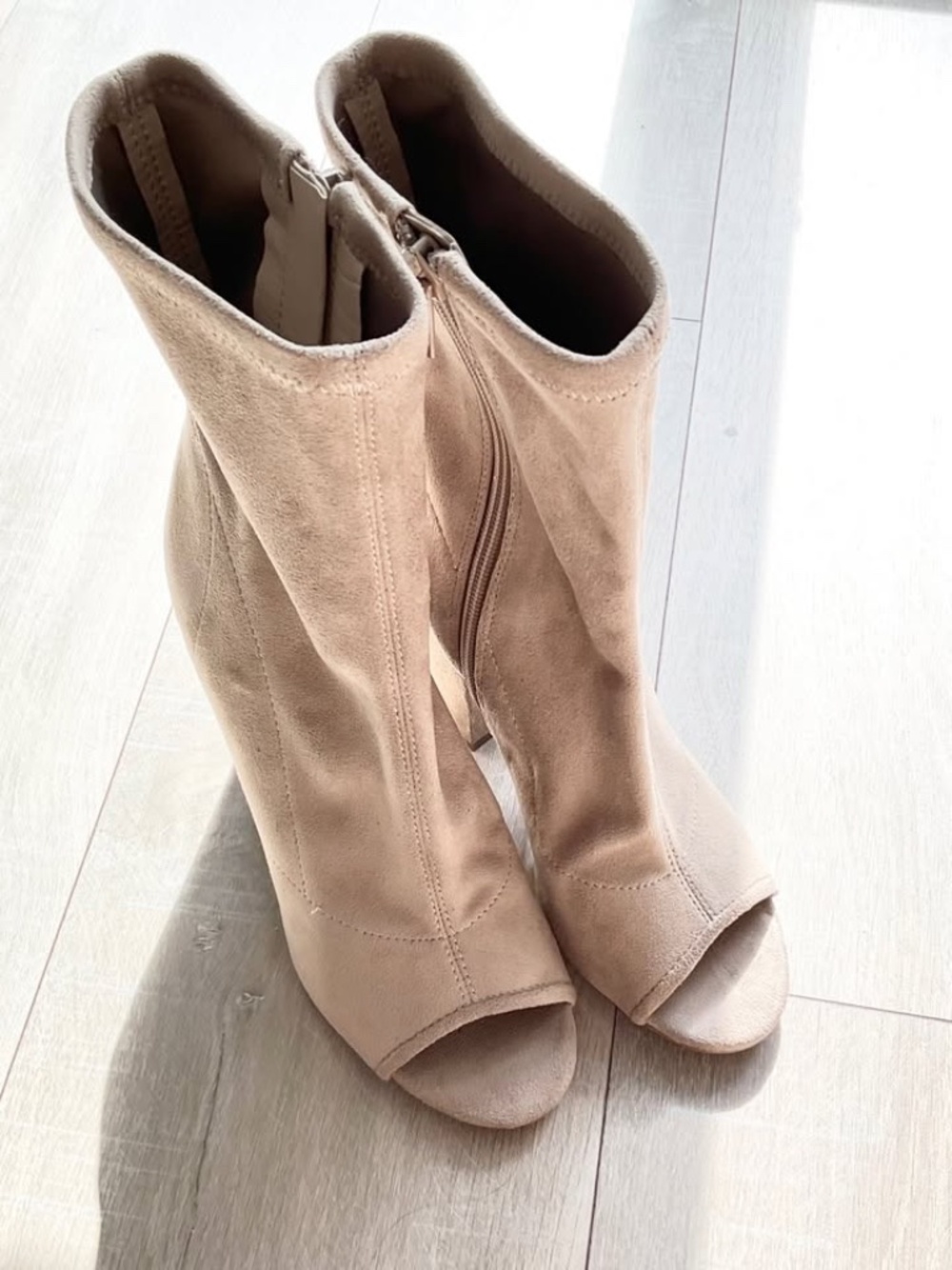 NEW GUESS Beige Ankle Boots Size 5.5